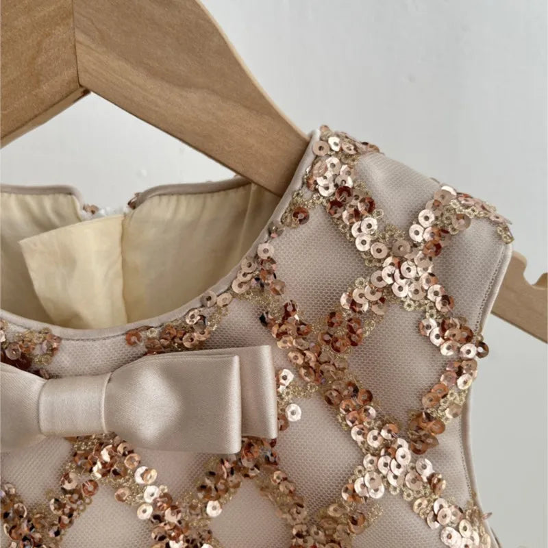 Vestido de gala infantil con volantes y lentejuelas