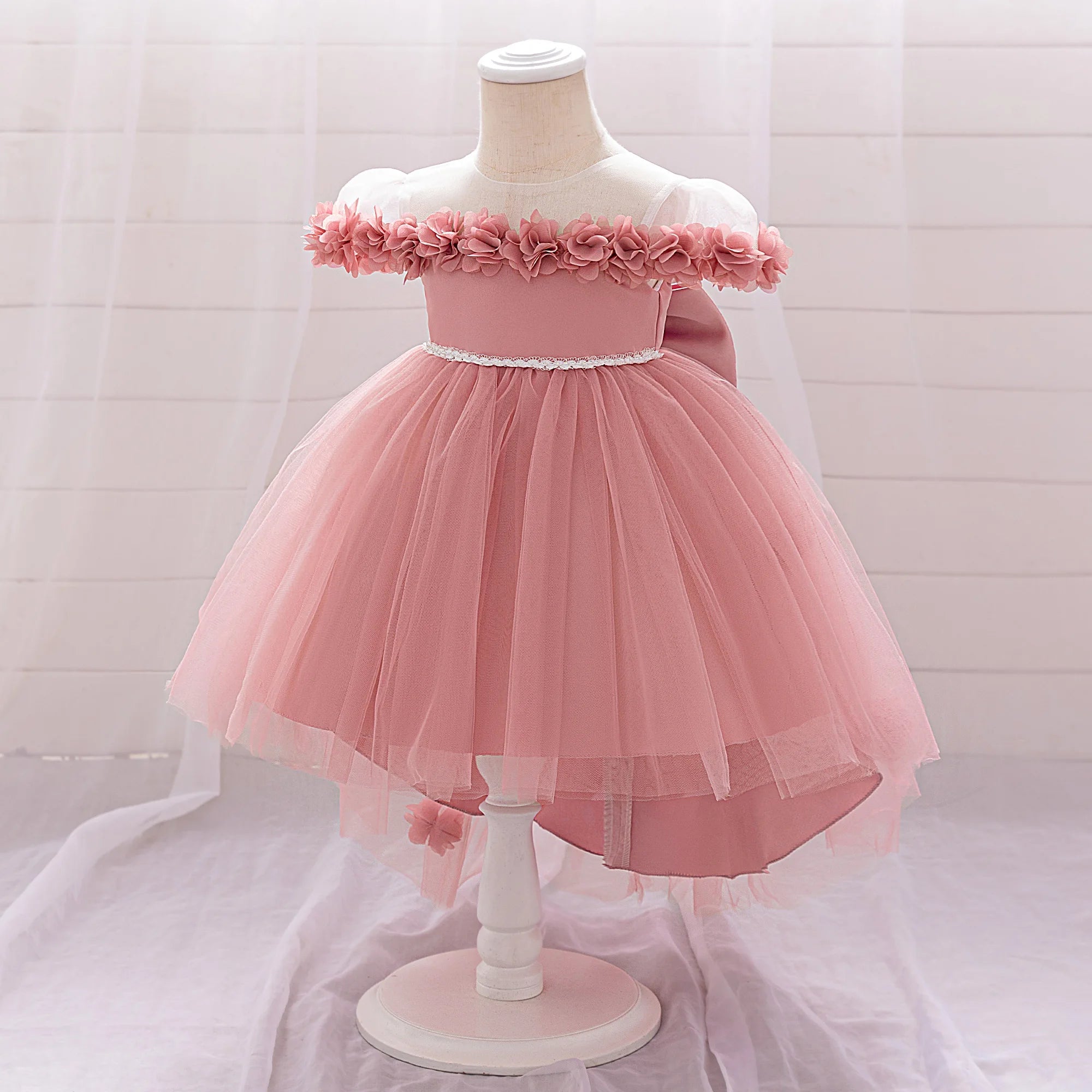 Vestido de gala Melissa con cola y flores