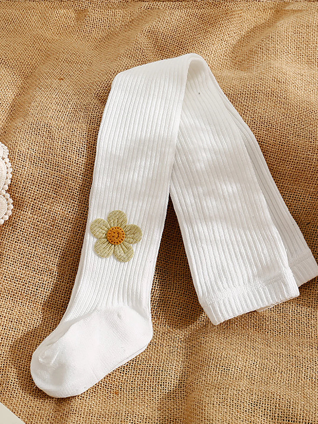 Medias florales cálidas