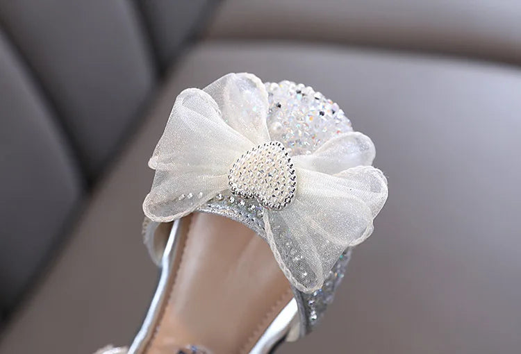 Sandali da bambina con fiocco e cuore