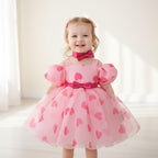 Vestido infantil con un mágico corazón rosa