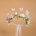 Serre-tête fleuri Maïa avec papillons montés sur tiges souples pour un effet de mouvement magique