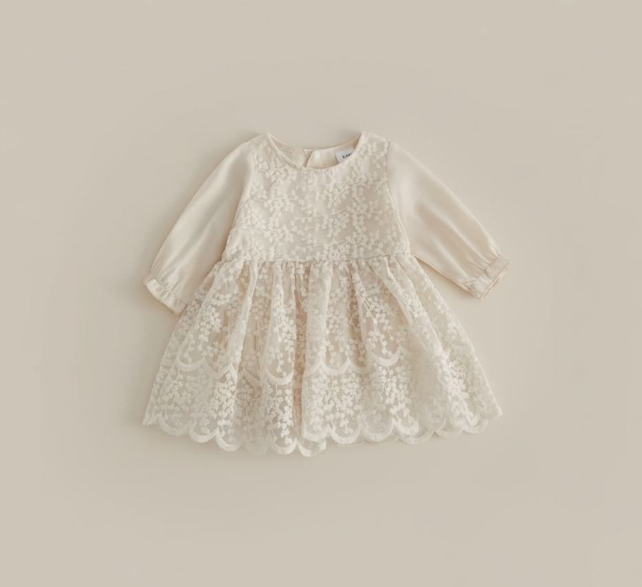 Barboteuse bébé cérémonie en dentelle beige élégante