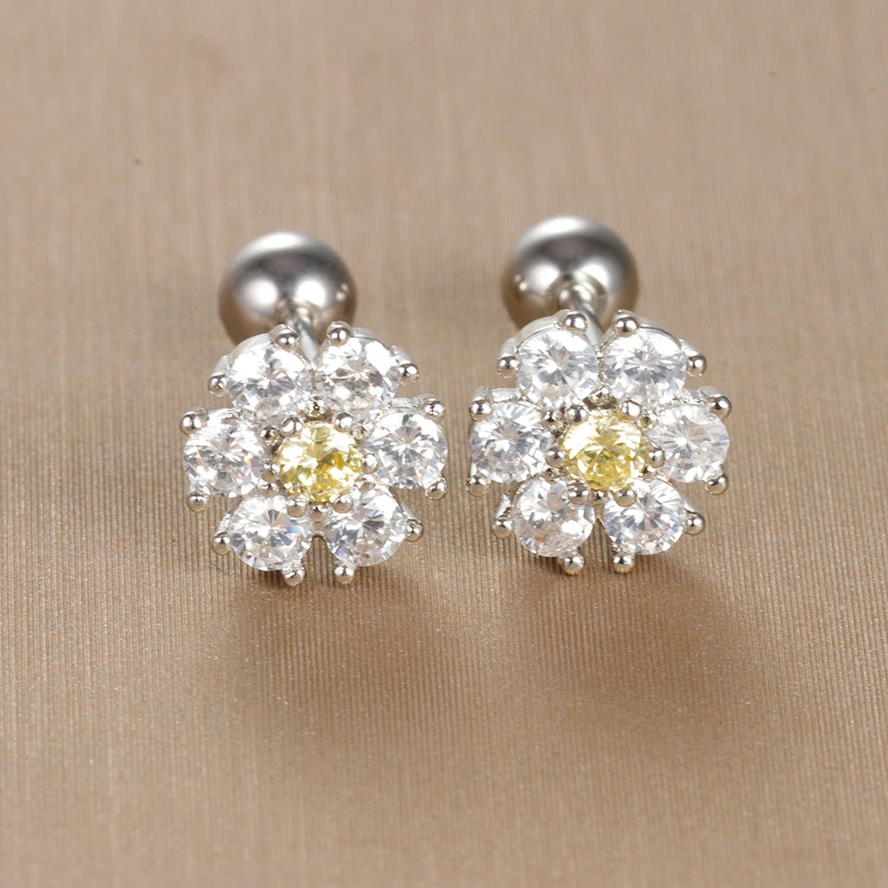 Boucles d'oreilles classiques en forme de fleurs avec cristaux blancs transparents pour une brillance maximale
