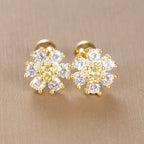 Boucles d'oreilles fleurs couleur or avec cristaux blancs transparents pour une élégance classique
