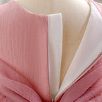 Détail de l'intérieur de la robe montrant la doublure en coton doux pour le confort de bébé.