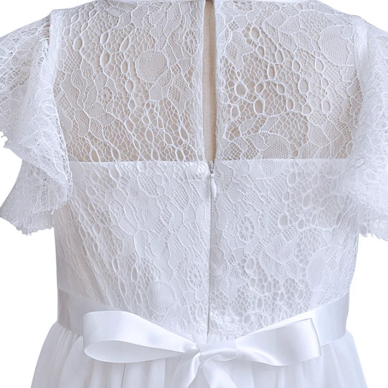 Détail du dos de la robe avec fermeture éclair invisible et nœud de satin.