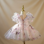 Vue de dos de la robe Sofia mettant en avant les finitions en tulle et la coupe volumineuse