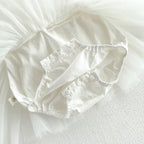Détail de la doublure en coton de la barboteuse pour garantir le confort de la peau de bébé