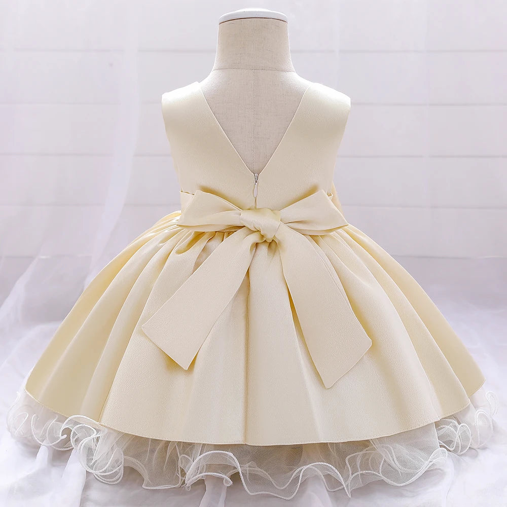 Robe anniversaire enfant 4 ans satiné champagne en vue de dos 