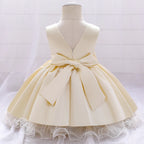 Robe anniversaire enfant 4 ans satiné champagne en vue de dos 