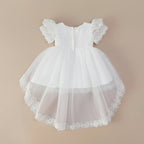 Vue arrière de la robe Céleste montrant l'élégante traîne en tulle et la coupe asymétrique plus longue au dos