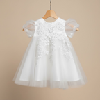 Robe de baptême pour bébé blanche avec détails fleuris au niveau de la taille