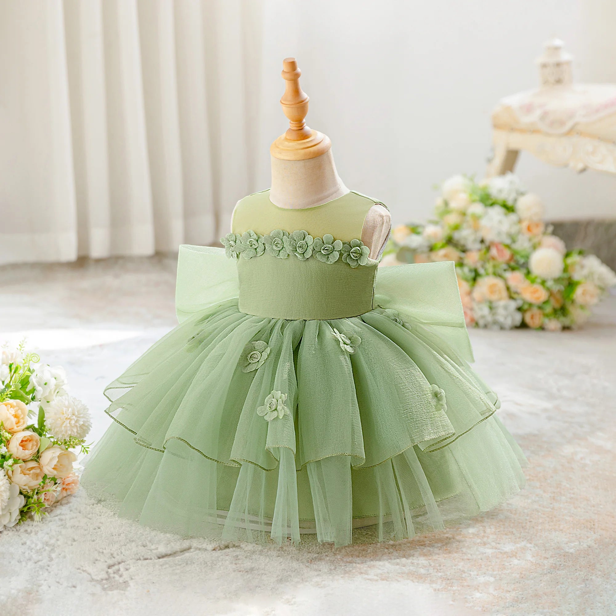 Robe de cérémonie bébé couleur vert d'eau style princesse en tulle.