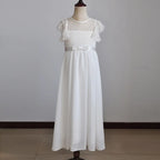Robe de cérémonie bohème longue pour fille présentée sur mannequin.