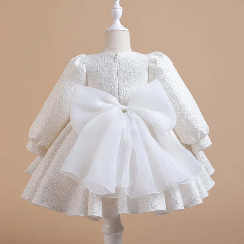 Vue de dos Robe cérémonie fille blanche avec coupe évasée et style classique
