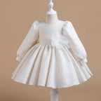 Robe cérémonie fille blanche élégante avec jupe volumineuse et coupe évasée