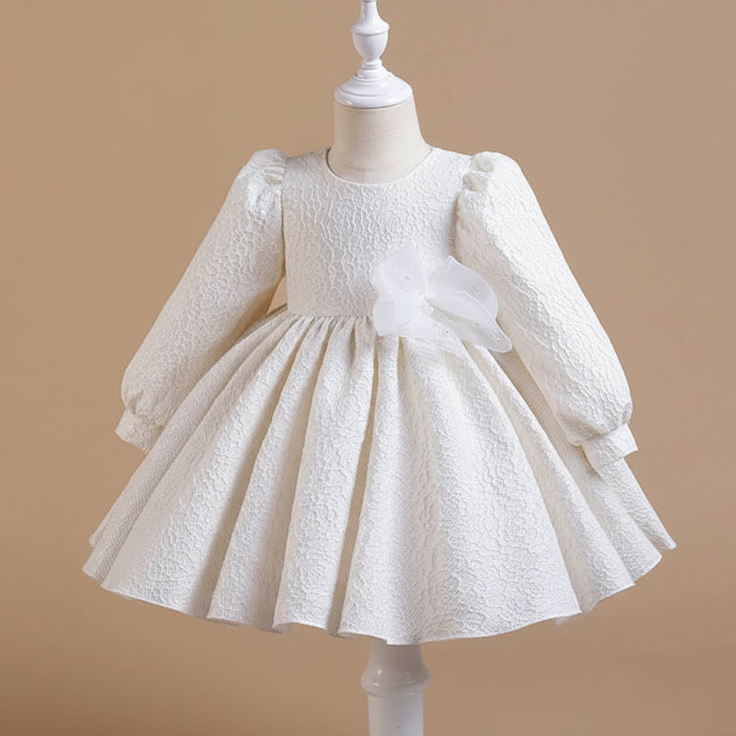 Robe cérémonie fille blanche élégante avec jupe volumineuse et coupe évasée
