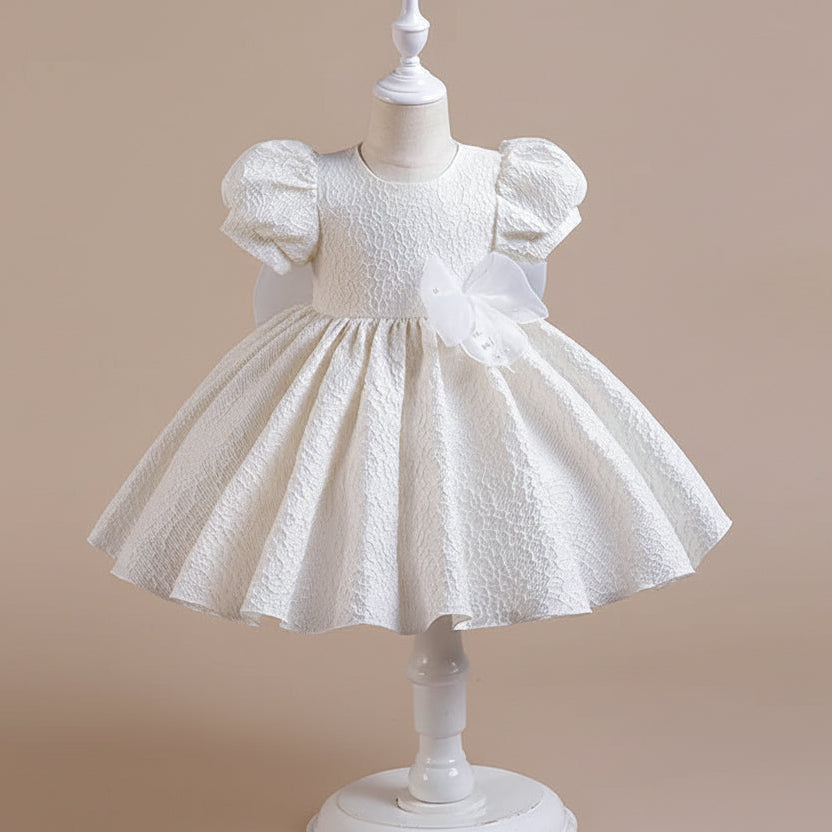 Robe cérémonie fille blanche avec coupe évasée et style classique