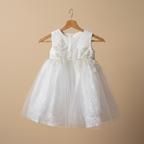Robe de cérémonie ivoire pour bébé avec jolies perles brodées sur le devant