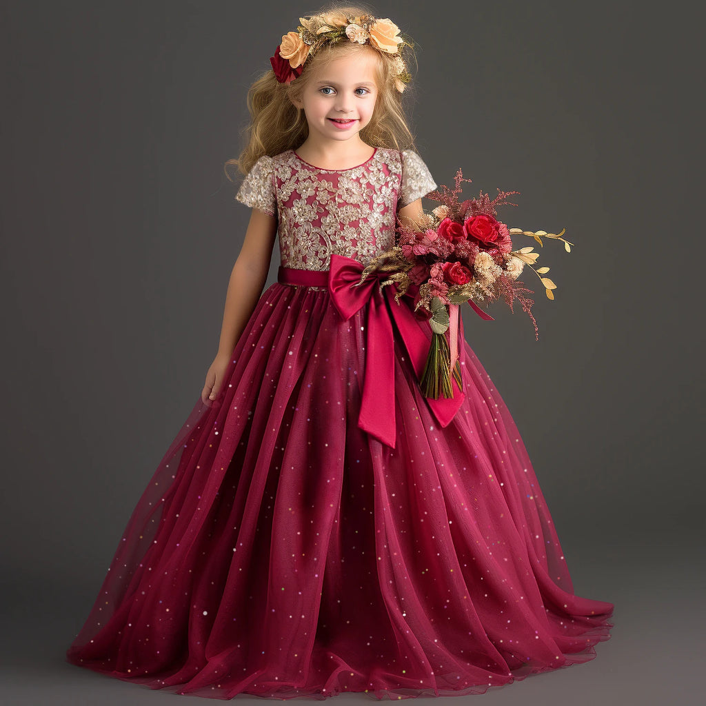 Modèle de robe de cérémonie longue pour enfant en coloris rouge bordeaux avec ceinture à noeud