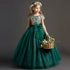 Robe de princesse longue vert émeraude avec broderies dorées et jupe en tulle