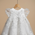Robe habillée blanche pour bébé avec jupon en tulle et petites fleurs pour cérémonie