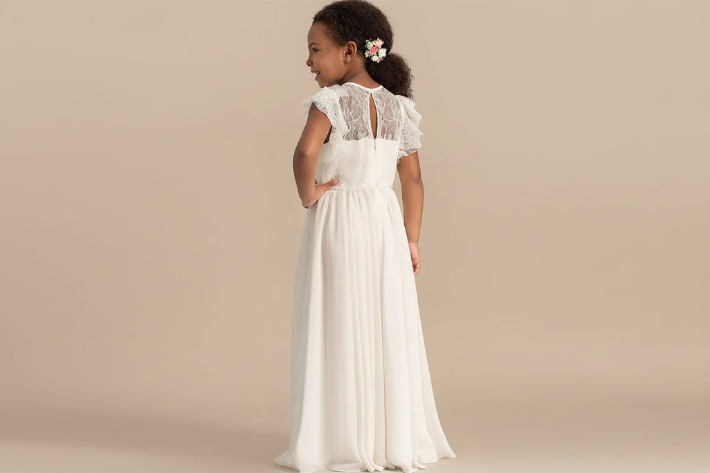 Vue de dos d'une robe de mariage bohème pour enfant avec détails en dentelle.