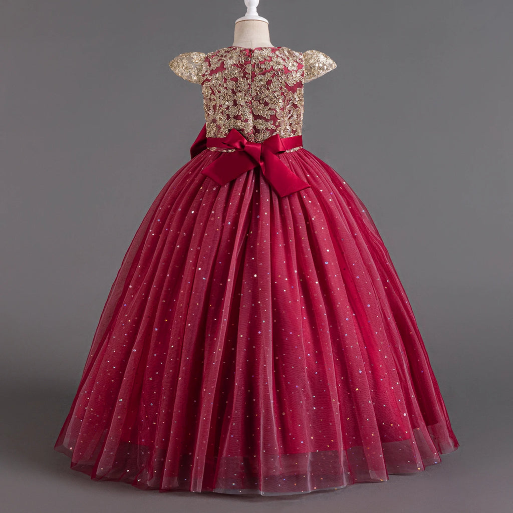 Vue de dos de la robe longue rouge avec son noeud assorti