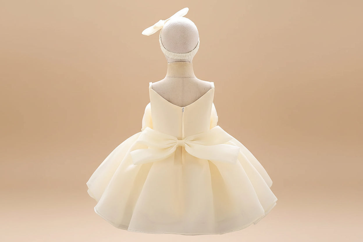 Vue arrière de la robe Rosie champagne montrant le volume du jupon