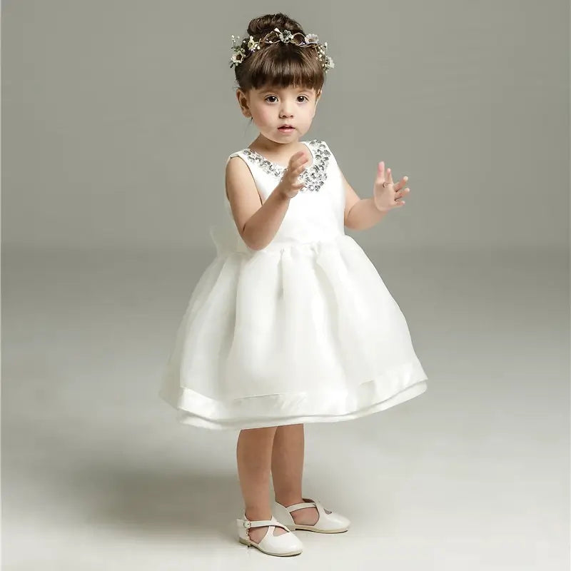 Robe blanche baptême collier de perle