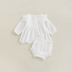 Tenue de naissance pour baptême blanche avec détails en dentelle anglaise et manches volantées