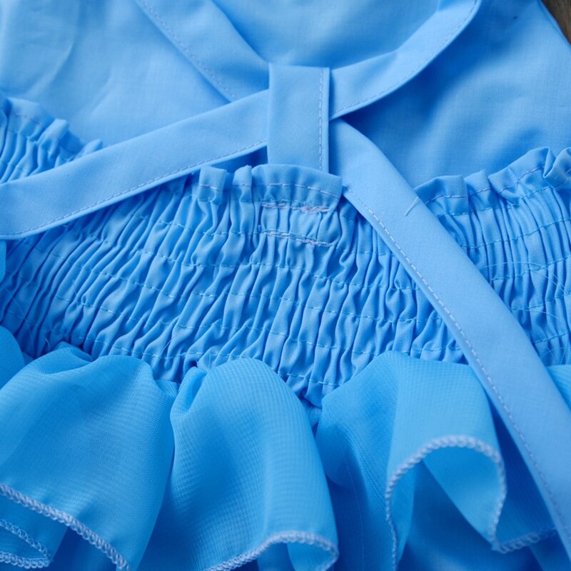 détails d'une robe de princesse fille bleu