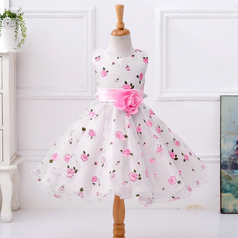 robe de princesse enfant aux motifs de rose