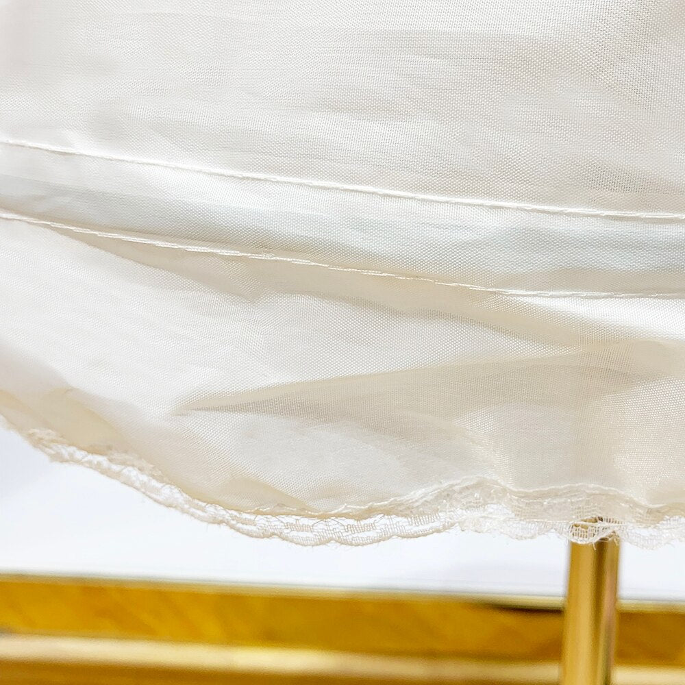 détails d'un jupon pour petite fille