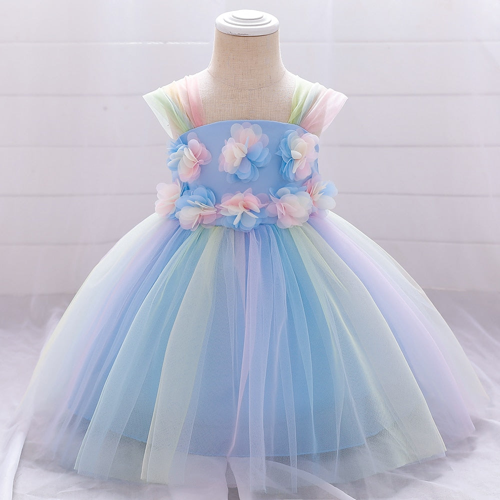 robe de bébé princesse aux motifs de fleurs et de couleur bleu