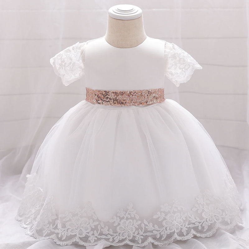 robe blanche anniversaire 9 mois