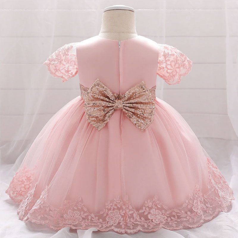 Robe de princesse en tulle blanche et rose avec manches courtes à Robe de princesse en tulle blanche et rose avec manches courtes à